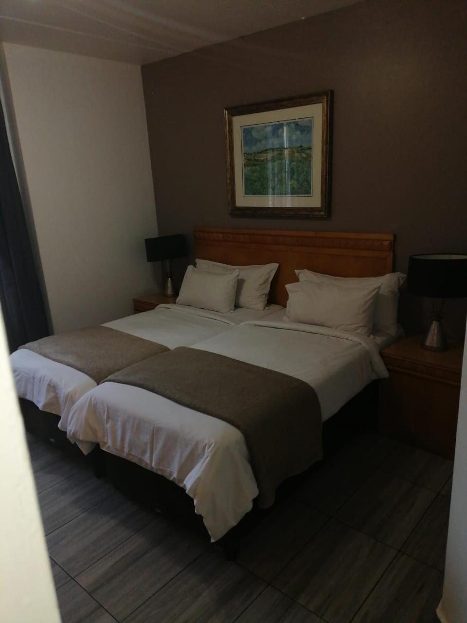 אידנווייל Airport Inn And Suites מראה חיצוני תמונה