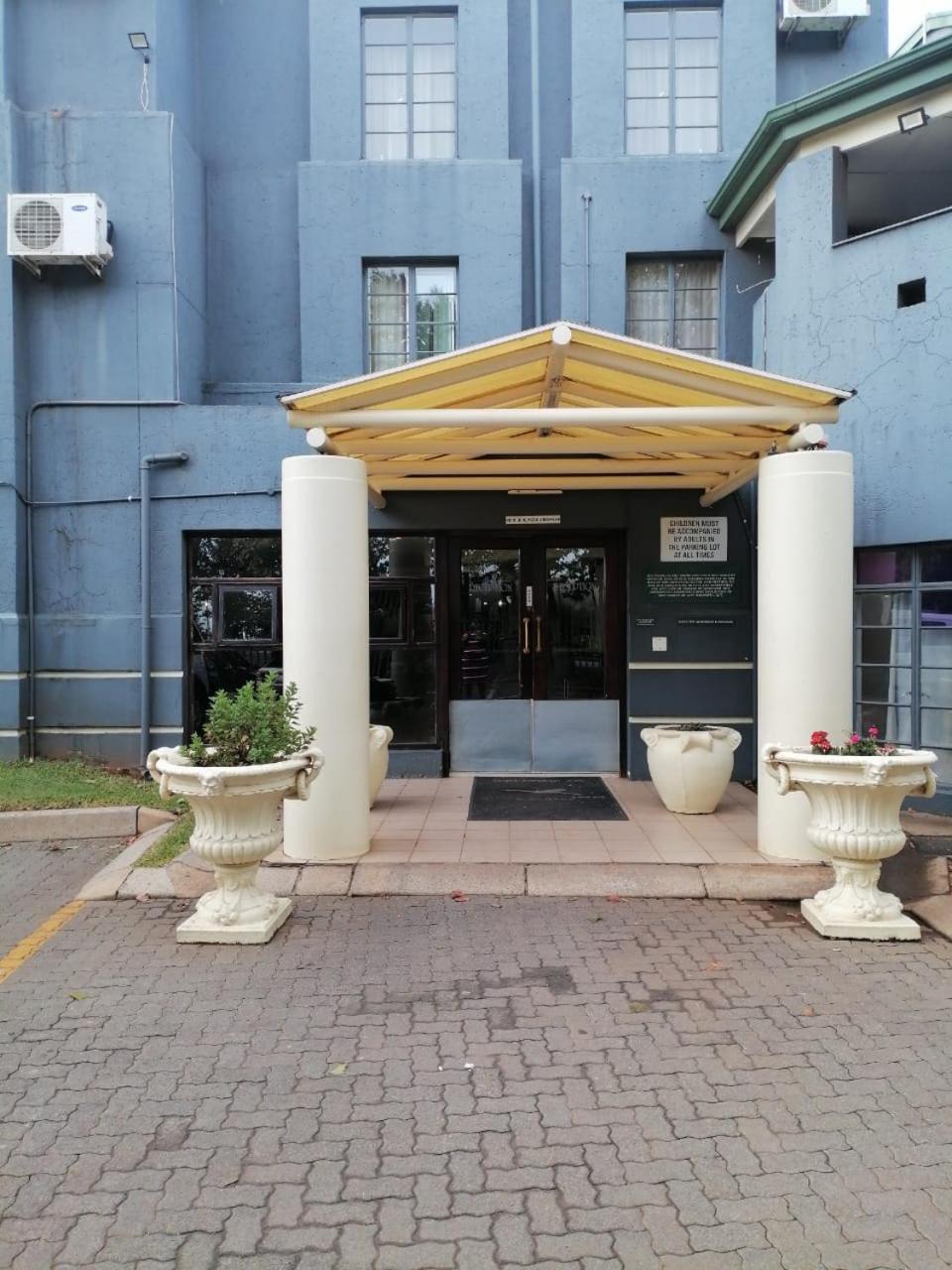 אידנווייל Airport Inn And Suites מראה חיצוני תמונה