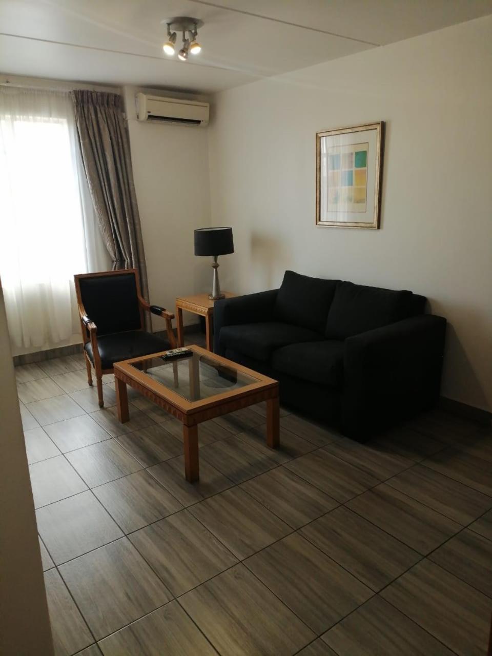 אידנווייל Airport Inn And Suites מראה חיצוני תמונה