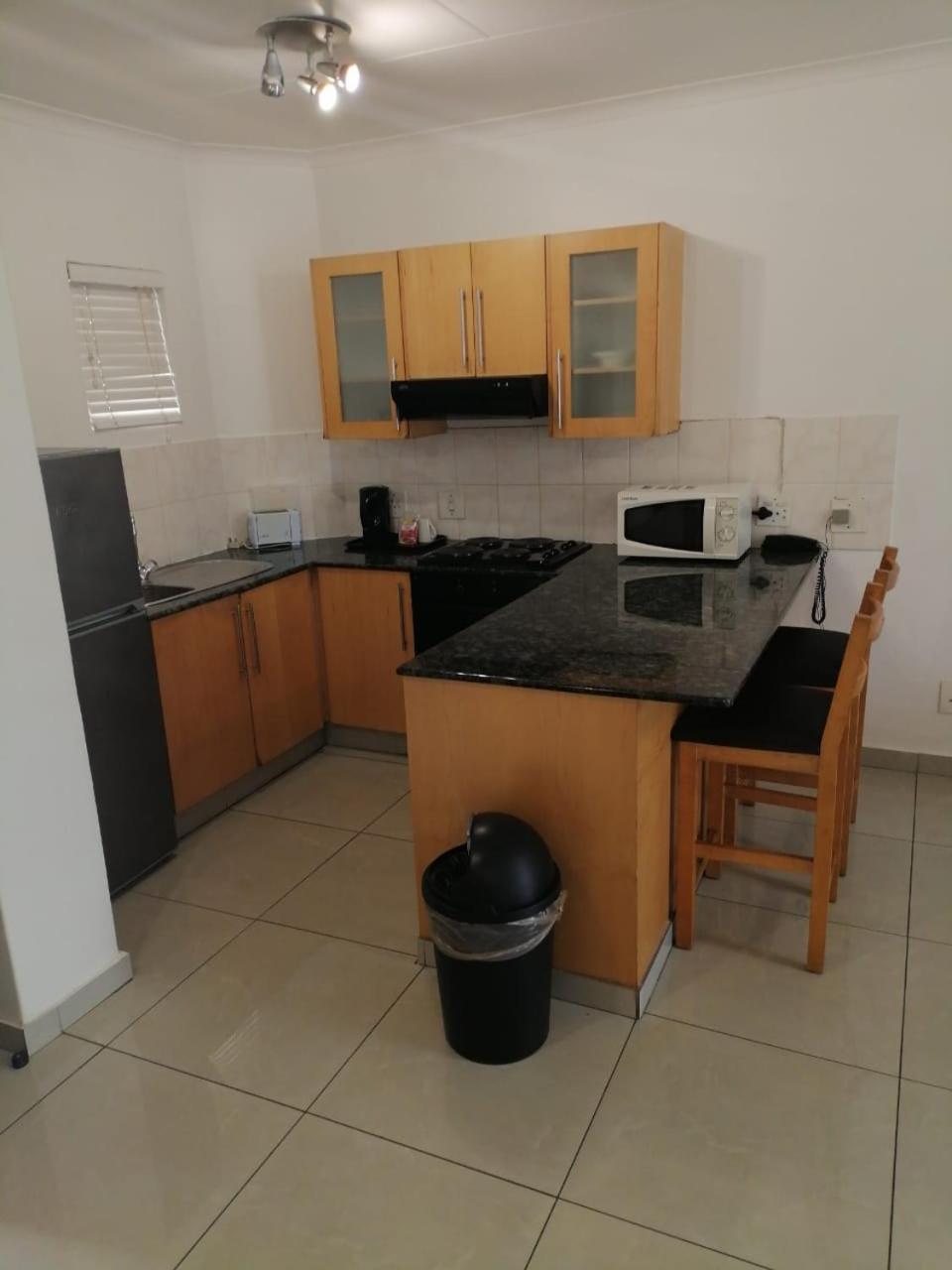 אידנווייל Airport Inn And Suites מראה חיצוני תמונה