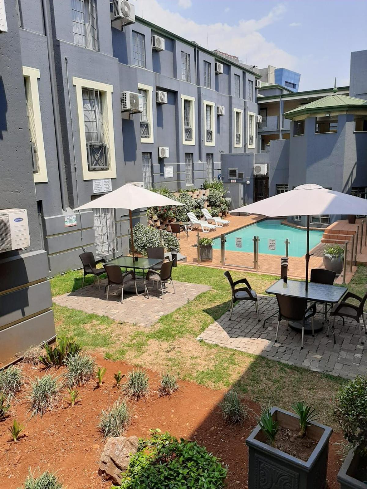 אידנווייל Airport Inn And Suites מראה חיצוני תמונה