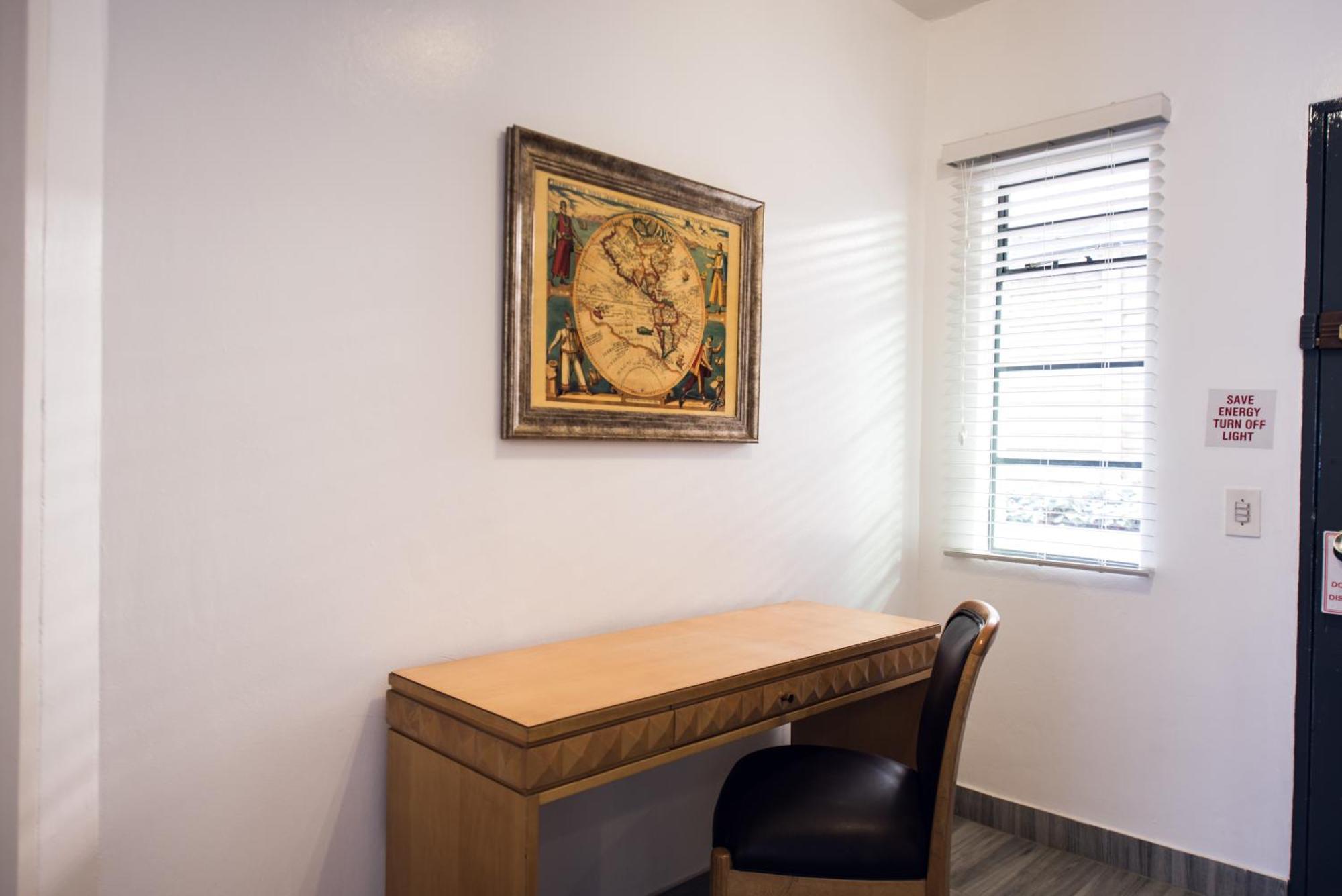 אידנווייל Airport Inn And Suites מראה חיצוני תמונה