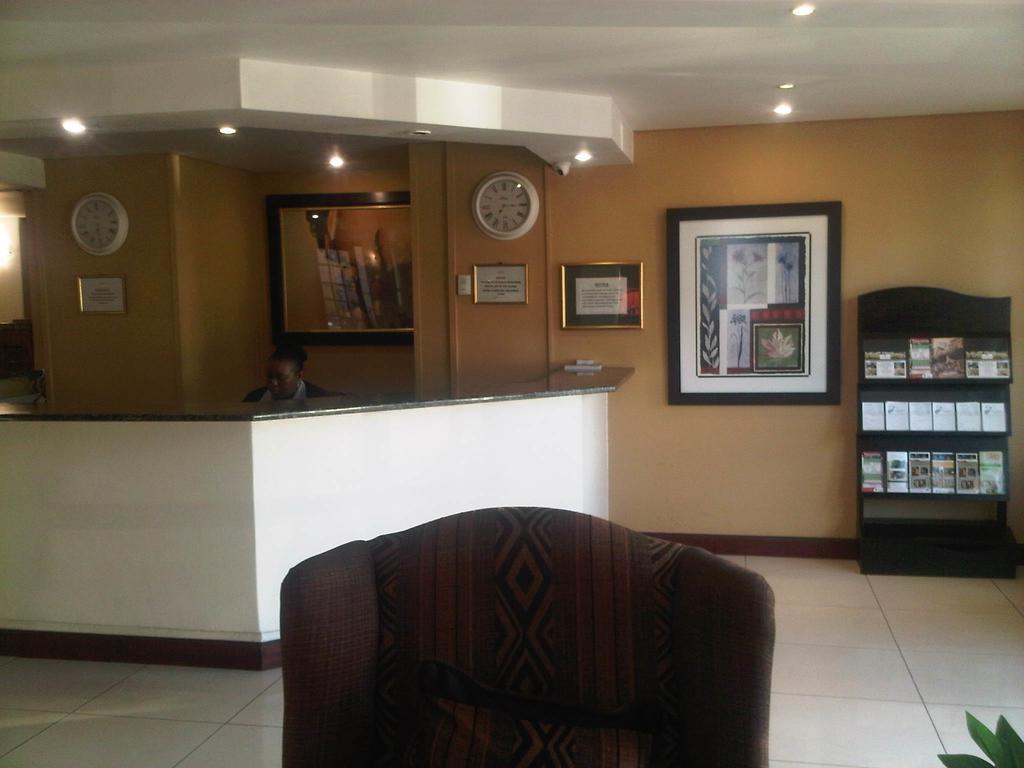 אידנווייל Airport Inn And Suites מראה חיצוני תמונה