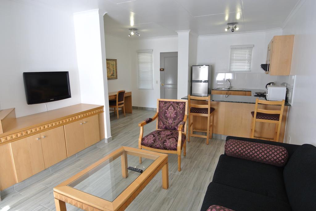 אידנווייל Airport Inn And Suites מראה חיצוני תמונה